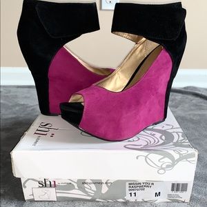 Shii by Journeys/Raspberry/Black/Peep Toe/Wedge
